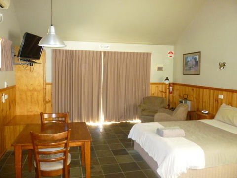 D'Altons Resort - Schoolies Week Accommodation 3