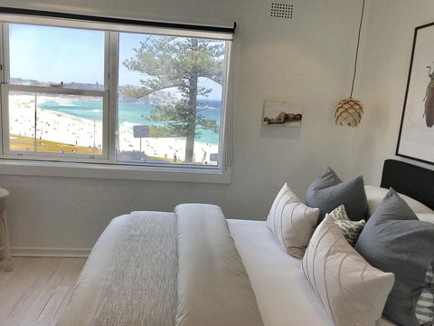 D'Luxe Designer Den Bondi-Ocean View Apartment - Schoolies Week Accommodation 0