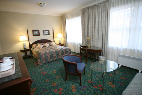 Darcy's Hotel - Schoolies Week Accommodation 1