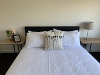 Delicate and Peaceful Bundoora Townhouse 11-R3
