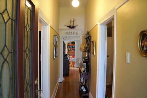 Delightful Cottage - Schoolies Week Accommodation 2