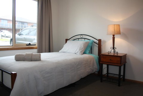 DevonPORT VIEWS!!! - Schoolies Week Accommodation 3
