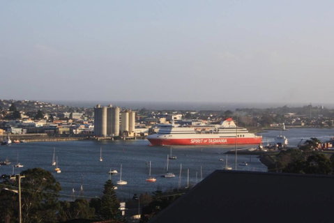 DevonPORT VIEWS!!! - Schoolies Week Accommodation 0