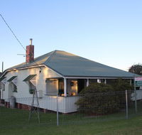 Dillons Cottage - Schoolies Week Accommodation