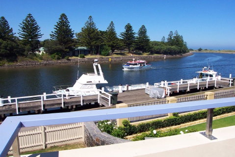 Dockside Waterfront Indulgence - Schoolies Week Accommodation 2