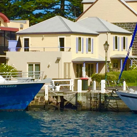 Dockside Waterfront Indulgence - Schoolies Week Accommodation 3