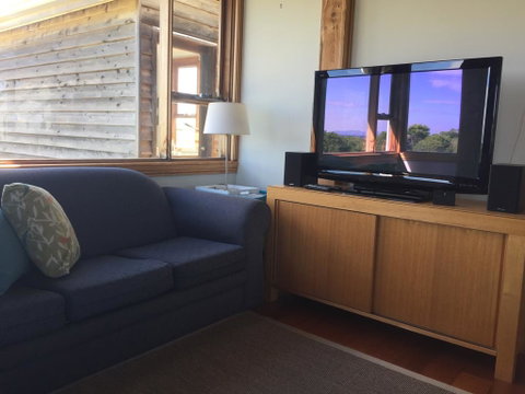 Dolphin Beach House - Schoolies Week Accommodation 0