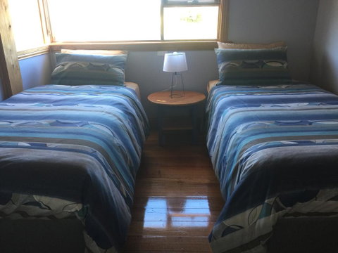 Dolphin Beach House - Schoolies Week Accommodation 2