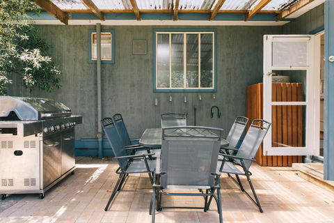 DOVESTONES BY THE SEA - INVERLOCH - Schoolies Week Accommodation 1