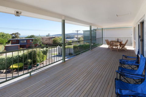 DROMANA BAY VIEWS - DROMANA - Schoolies Week Accommodation 0