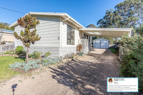 Eagle Bay Cottage - Schoolies Week Accommodation 0