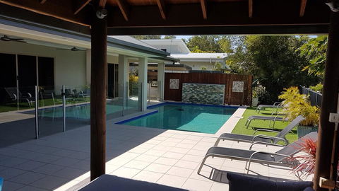 Eden Trinity Beach Lagoon Front House - Schoolies Week Accommodation 3