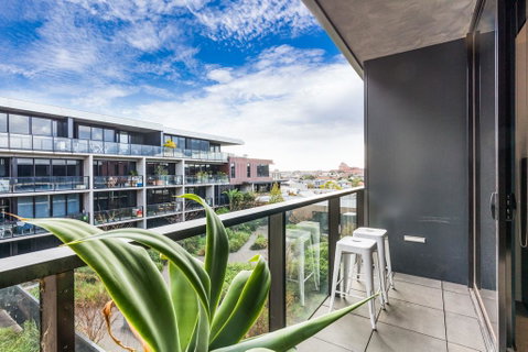 Elegant 1 Bed 1 Bath & Free Parking - Schoolies Week Accommodation 2