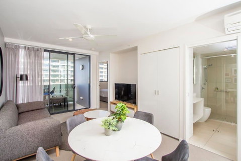 Elite Elegance 2BR@Hamilton APT With Parking - Schoolies Week Accommodation 2