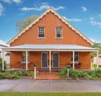 Eliza 1875 Red Brick Duplex Townhouse - Schoolies Week Accommodation