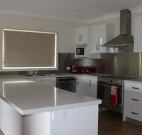 Elm Cottage - Schoolies Week Accommodation