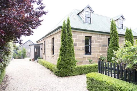Elm Cottage Barn - Schoolies Week Accommodation 0