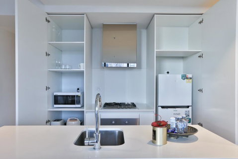 EQ TOWER Melbourne CBD APT - Schoolies Week Accommodation 2