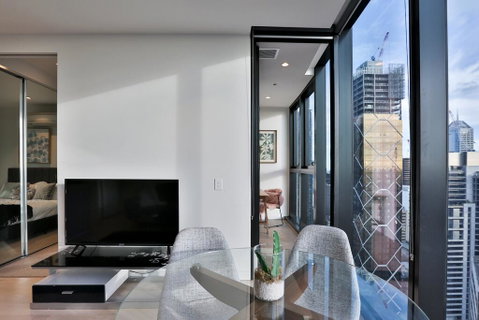 EQ TOWER Melbourne CBD APT - Schoolies Week Accommodation 0