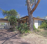 Evan's Retreat' 5 Sandy Point Road - cottage across the road from Sandy Point Beach - Schoolies Week Accommodation