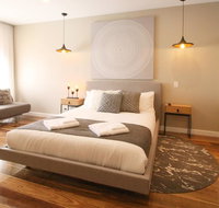 EVOLVE Near Adelaide CBD - Netflix / Wine / Lock up Garage - Schoolies Week Accommodation