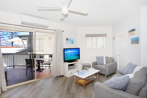 FABULOUS BEACHFRONT POSITION - Schoolies Week Accommodation 2