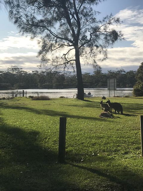 FAIRVIEW 25A - Waterfront Home - Schoolies Week Accommodation 3