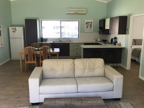 FAIRVIEW 25A - Waterfront Home - Schoolies Week Accommodation 2