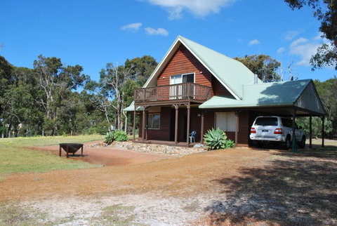 Farm Lane Retreat - Schoolies Week Accommodation 0
