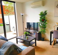 FITZROY FANTASTIC 1BR APT with FREE WINE NETFLIX WIFI close to TRAMS COLES - Schoolies Week Accommodation