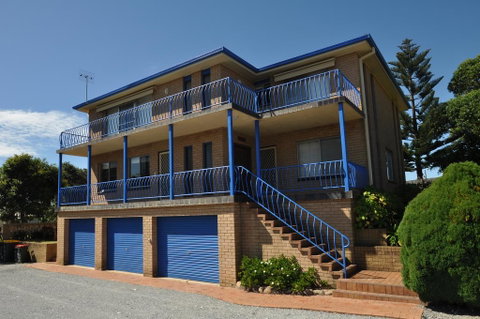 Flat 1-3 Bay Lane - Schoolies Week Accommodation 0