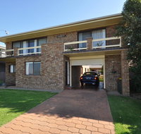 Flat 1/15 Dalmeny Drive - Schoolies Week Accommodation