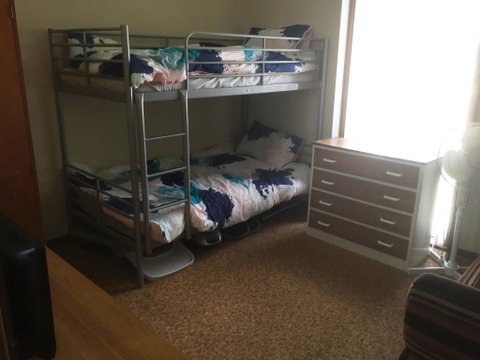 Flat 2, 42 McMillan Rd - Schoolies Week Accommodation 2