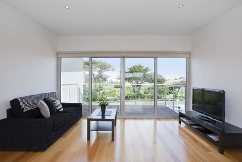 Four Kings Apartment - Deluxe 2br #3 - Schoolies Week Accommodation 1