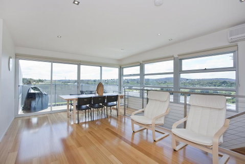 Four Kings Apartment - Deluxe 2br #3 - Schoolies Week Accommodation 2