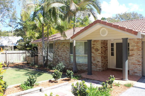 FRANGIPANI BEACH HOUSE - PET FRIENDLY 22 Belbourie Cres Boomerang Beach - Schoolies Week Accommodation 0