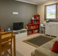 Friends at McLaren Vale - Schoolies Week Accommodation