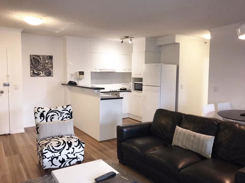 Frisco Apartments - Schoolies Week Accommodation 1