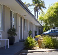 Gale Street Motel  Villas - Schoolies Week Accommodation