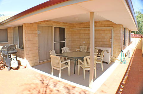 Geraldton Luxury Vacation Home - Schoolies Week Accommodation 1