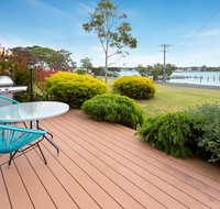 Getaway - waterfront island living - Schoolies Week Accommodation