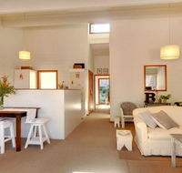 Gibraltar Getaway - cute comfortable  close to town - Schoolies Week Accommodation