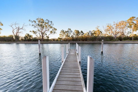 Gippsland Lakehouse A - Canal Frontage - Schoolies Week Accommodation 1