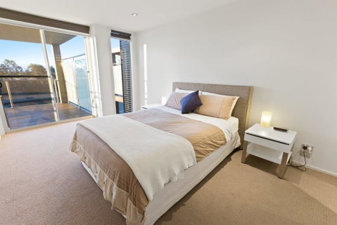 Gippsland Lakehouse A - Canal Frontage - Schoolies Week Accommodation 3