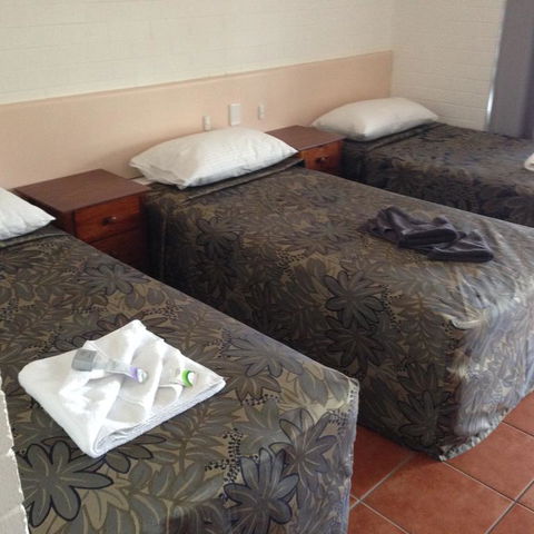 Gladstone Motel - Schoolies Week Accommodation 3