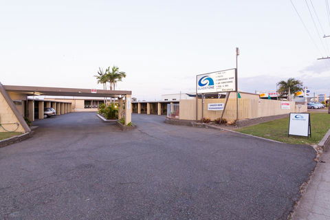 Gladstone Motel - Schoolies Week Accommodation 0