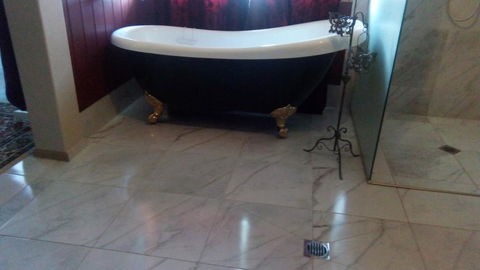 GOLDEN LACE B&B - Schoolies Week Accommodation 0