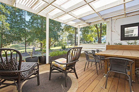 Golfers Getaway Mollymook Augusta Place 14/13-15 - Schoolies Week Accommodation 1