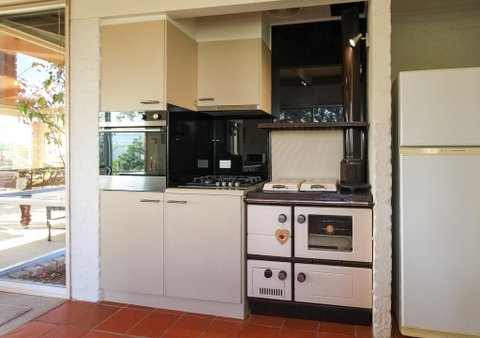 GRACEDALE HILLS HOMESTEAD - Schoolies Week Accommodation 2