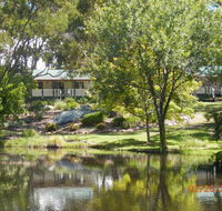 Granite Gardens Cottages  Lake Retreat - Schoolies Week Accommodation